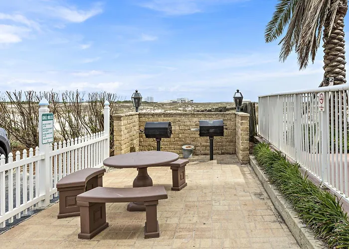 Royal Palms Apartment *